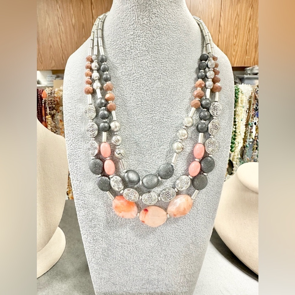 Ruby Rd. Tress Strand Sliver Tone Acrylic Gray And Rosey Colored Beaded Necklace